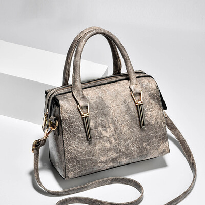 Bag female 2019 new embossed handbag trend fashion handbag pillow bag spot