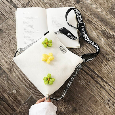 Tailored Female Canvas Bag Letter Flower Print Shoulder Bag Lock Buckle Messenger Bag 
Tailored Female Canvas Bag Letter Flower Print Shoulder Bag Lock Buckle Messenger Bag