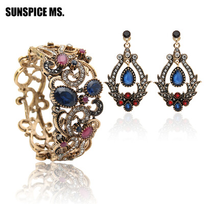 New&Hot Indian Vintage Bangle Earrings Antique Resin Women Bracelet Cuff Long Dangle Earring Turkish Bridal Flower Jewelry Sets
New&Hot Indian Vintage Bangle Earrings Antique Resin Women Bracelet Cuff Long Dangle Earring Turkish Bridal Flower Jewelry Sets