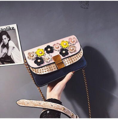 FASHION WOMAN HOLLOW OUT PEARL RIVETS BRONZE CLOSURE SHOULDER CROSS BODY HAND BAG CLUTCH
FASHION WOMAN HOLLOW OUT PEARL RIVETS BRONZE CLOSURE SHOULDER CROSS BODY HAND BAG CLUTCH