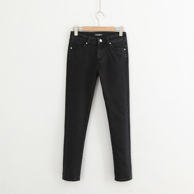 Korean version of fashion autumn&winter new simple wash jeans with fleecy thickening fashion joker pants
Korean version of fashion autumn&winter new simple wash jeans with fleecy thickening fashion joker pants