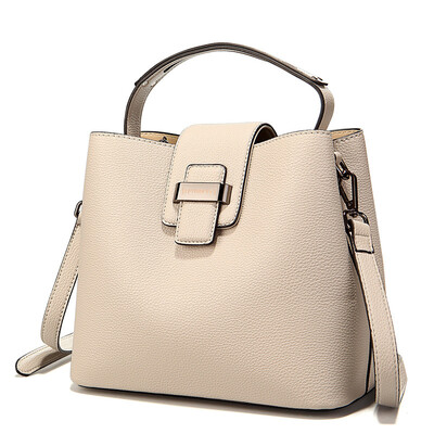 Seven wolves SEPTWOLVES ladies handbag new buckle zipper shoulder bag fashion trend simple wild lady bag rice gray gray 2A5355081-03
Seven wolves SEPTWOLVES ladies handbag new buckle zipper shoulder bag fashion trend simple wild lady bag rice gray gray 2A5355081-03