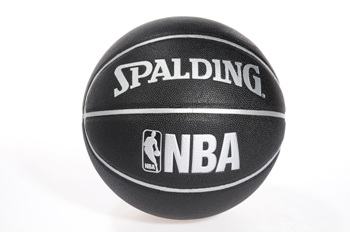 99元包邮 Spalding 斯伯丁 NBA 黑色经典 篮球 74-090　