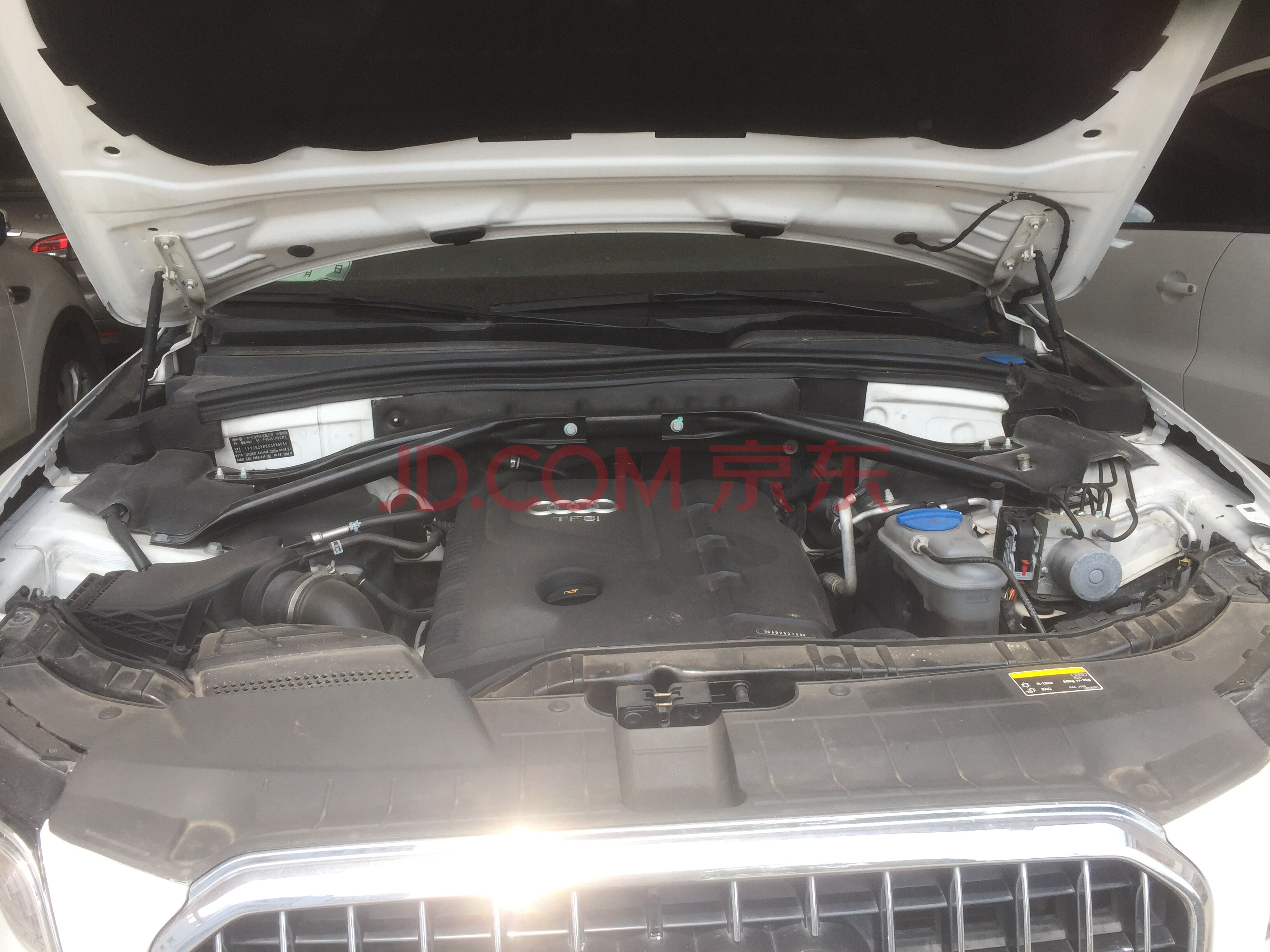厂家为一汽奥迪,车型:奥迪q5-40tfsi,颜色:白色,车架号:lfv3b28r6d