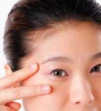眼霜使用误区 加速眼部肌肤老化步伐