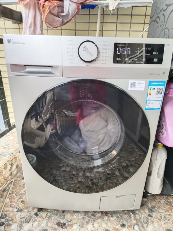 买的第4台小天鹅。家里一直用这个牌子的洗衣机
国货值得信赖！
洗烘一体，方便实用！
10公斤容量，二胎家庭妥妥够用！
希望耐用！