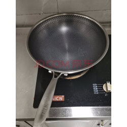 盼望已久的花后品牌不沾锅终于收到了,很惊喜,颜值很高,锅盖可以立放