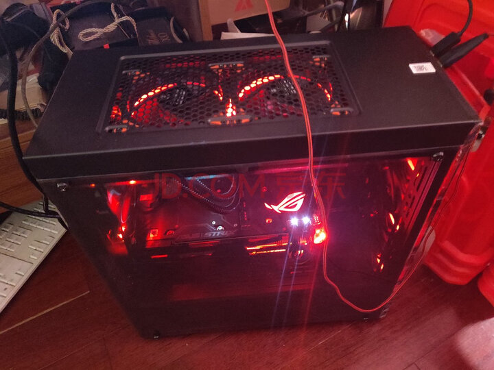 武极 i7 9700KF RTX2080S-8G 16G水冷游戏主播直播台式吃鸡电脑主机怎么样？质量如何，网上的和实体店一样吗 首页推荐 第1张