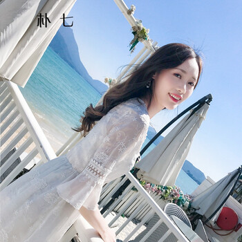 夏日穿搭，時尚吊帶裙來助力