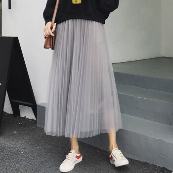 純色半身裙，打造優(yōu)雅少女風(fēng)