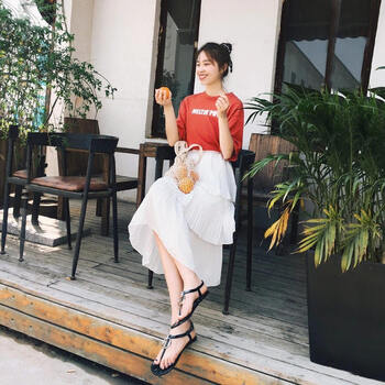 性感半身裙，打造甜美少女風(fēng)
