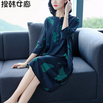 穿條紋連衣裙，打造優(yōu)雅女神范