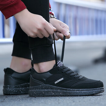 不惱的系帶休閑男鞋