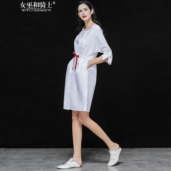 女巫和騎士（WITCH and KNIGHT） 純色 口袋，綁帶，抽繩 連衣裙
