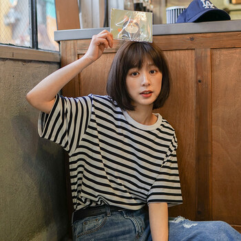 圓領(lǐng)條紋上衣，打造清爽小仙女