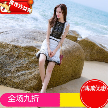 頭顯性感連衣裙夏日打造優(yōu)雅女神