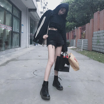 破洞牛仔褲，穿出你的街頭好身材