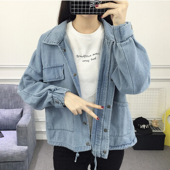 少女蝙蝠衫中學(xué)生