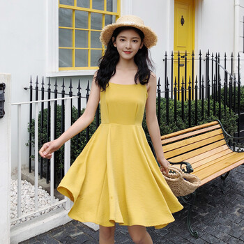 純色短裙，打造優(yōu)雅小仙女