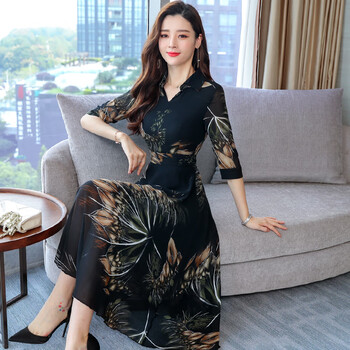 優(yōu)雅氣質(zhì)，純色連衣裙讓你美美噠