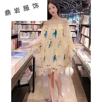 蝙蝠袖刺繡連衣裙