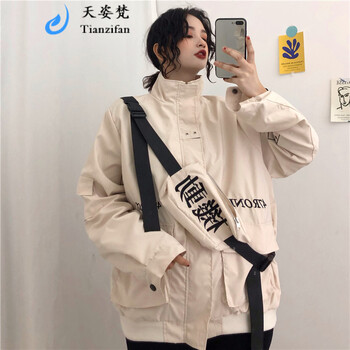 純色牛仔外套，玩轉(zhuǎn)街頭風(fēng)潮