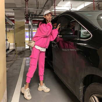 時尚高腰牛仔褲，塑造優(yōu)雅小身材