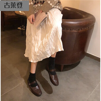 開叉半身裙，打造優(yōu)雅小仙女