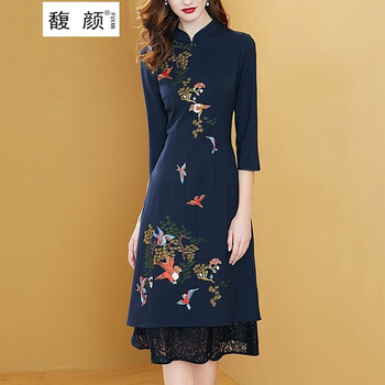 純色長裙，打造優(yōu)雅女人味