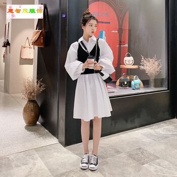 時(shí)尚小白裙，穿出甜美少女范