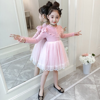 紅色禮服女童