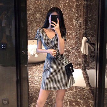 減齡小白裙，打造甜美少女感
