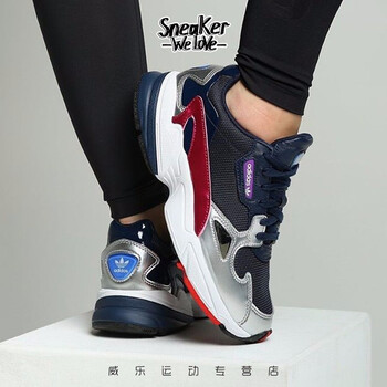 阿迪達斯（Adidas）跑步鞋銀黑色CG6213 36