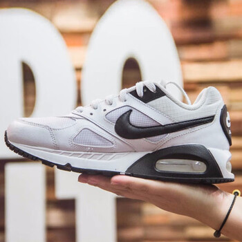 耐克（NIKE）跑步鞋580518-106黑白經(jīng)典可視氣墊 40.5