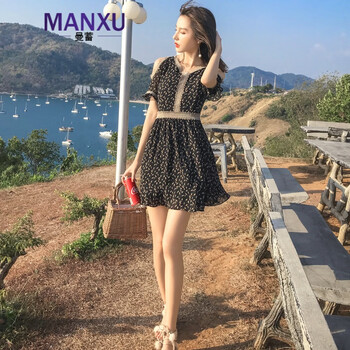 曼蓄（MANXU） 碎花 拼接，鏤空 連衣裙