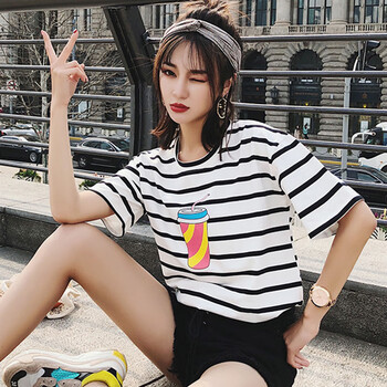 簡(jiǎn)約百搭條紋裙，打造清爽女神