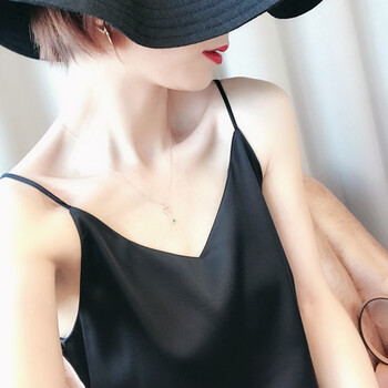 v領(lǐng)真絲內(nèi)搭