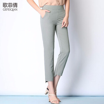減齡小白背帶，穿出活力少女范