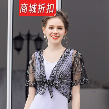 圓領(lǐng)牛仔外套，讓你賺足回頭率