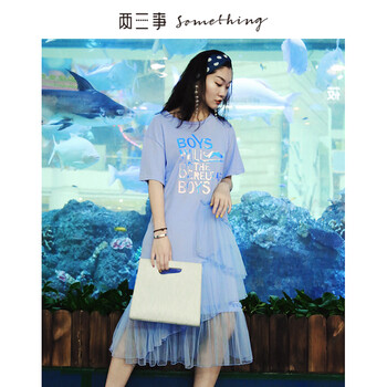兩三事 字母 拼接，印花 連衣裙