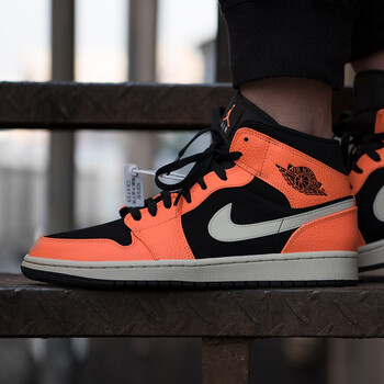 耐克（NIKE）籃球鞋554724-062小扣碎黑橙 