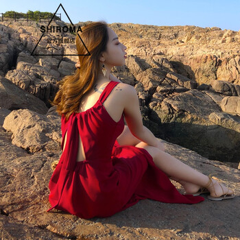 優(yōu)雅純色連衣裙打造曼妙身姿
