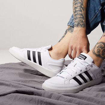 阿迪達斯（Adidas）跑步鞋白色BB9926皮革鞋面 