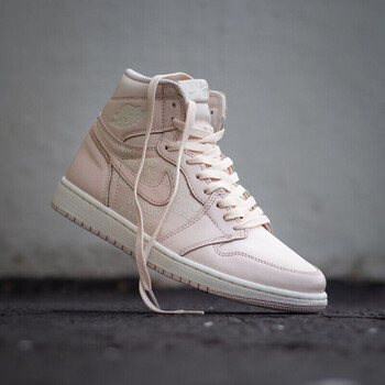耐克（NIKE）籃球鞋555088-801（彈幕櫻花粉） 