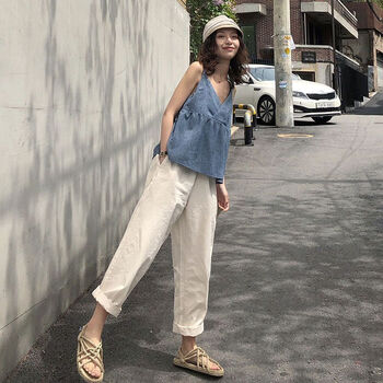 掛藍(lán)背心女