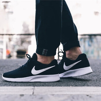 合成革跑步鞋NIKE