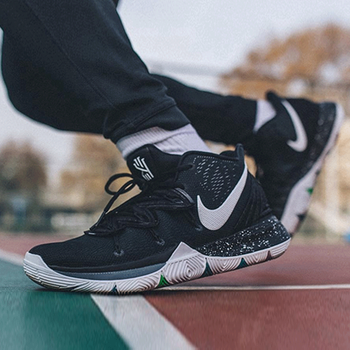 耐克（NIKE）籃球鞋AO2919-901歐文5/黑白 
