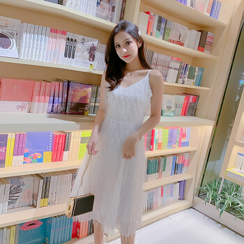 純色流蘇連衣裙，打造優(yōu)雅小仙女
