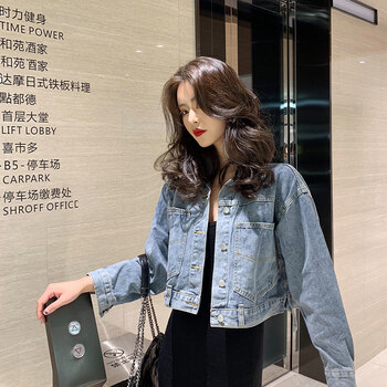 時尚短款連衣裙，穿出青春活力