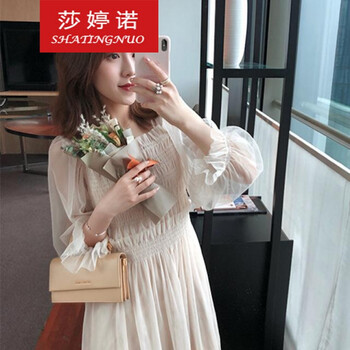 時尚小黑裙，打造優(yōu)雅女王范